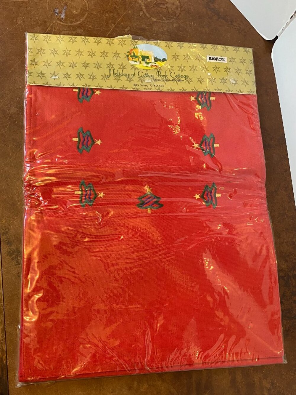 Holiday at Cotton Park Cottage Christmas Table Runner Red Green Holly Vintage